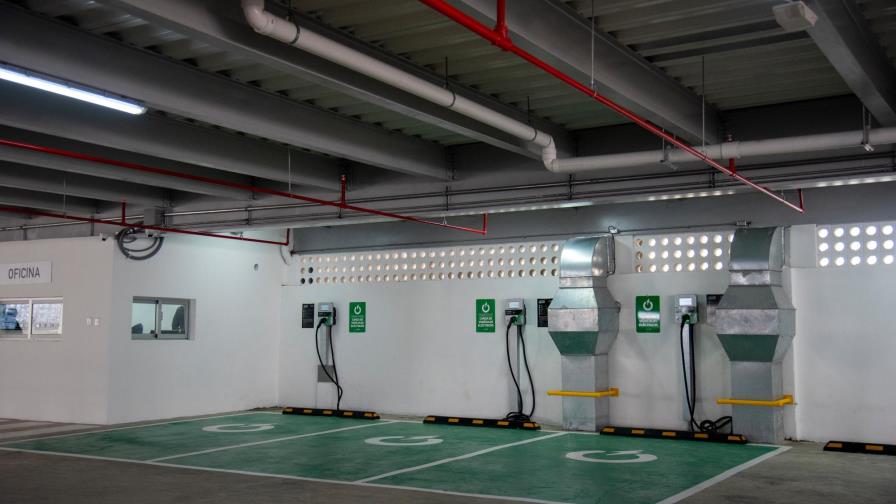 Abrirán gratis el parqueo de la Atarazana este sábado y domingo; el lunes comienza el cobro Abrirán gratis el parqueo de la Atarazana este sábado y domingo; el lunes comienza el cobro