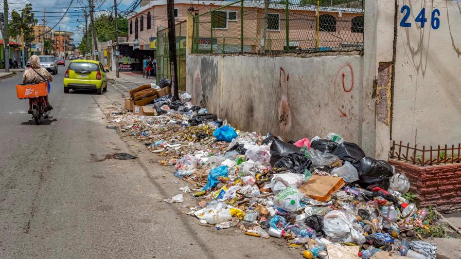 Afirman recogida de basura en Santo Domingo Este mejora un 55% 