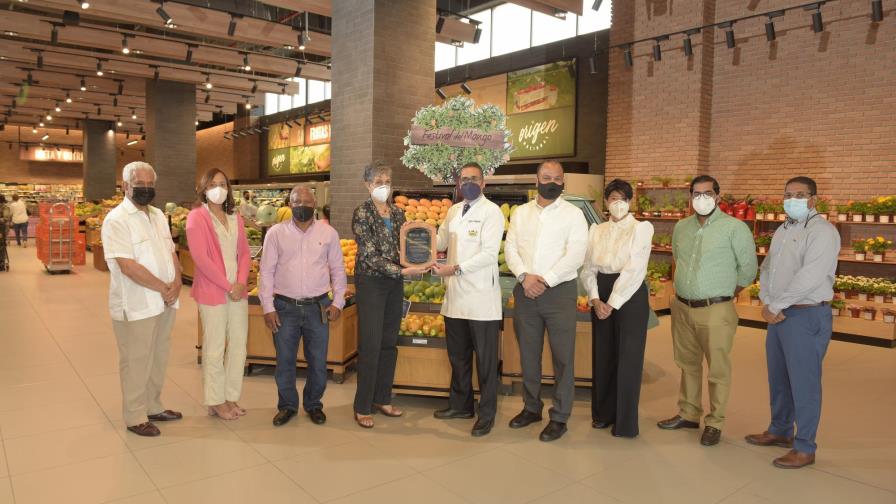 Clúster del Mango Dominicano reconoce a Centro Cuesta Nacional