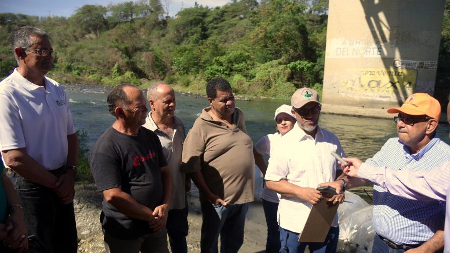 Liberan alevines en río Yaque del Norte
