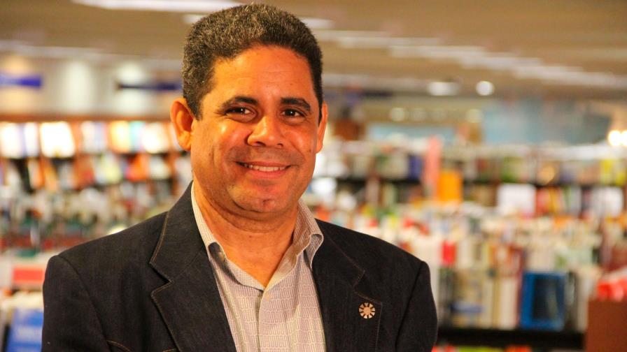 Biblioteca Nacional inició un taller de novela a cargo del escritor Pedro Antonio Valdez