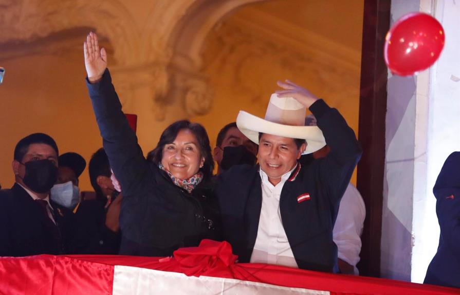 El maestro rural Pedro Castillo será el presidente del bicentenario de Perú
