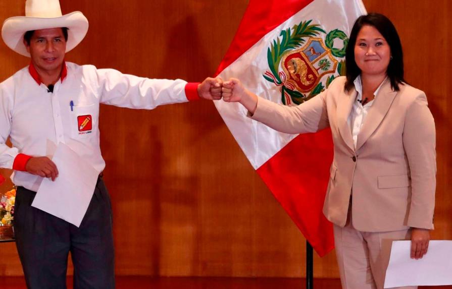 ¿Por qué Perú aún no ha proclamado al presidente tras un mes de los comicios?