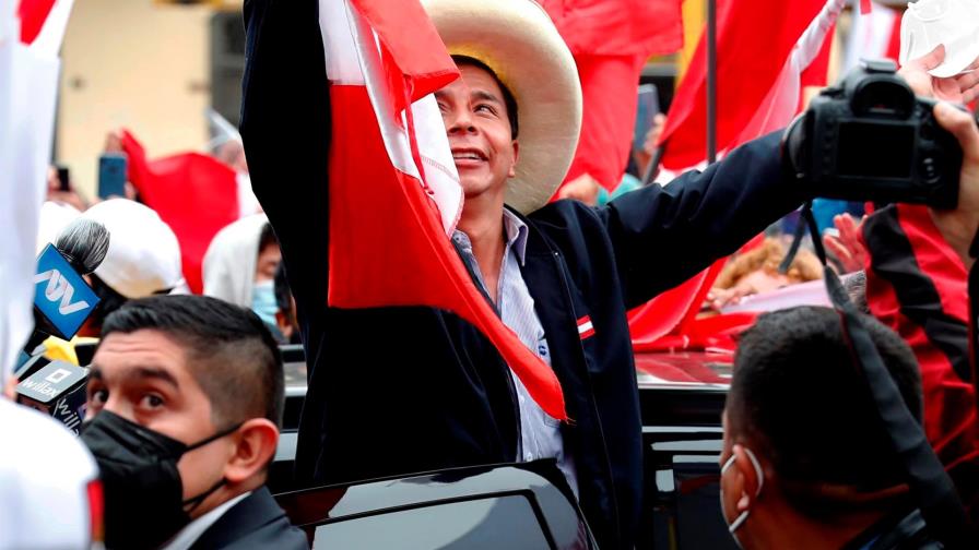 El izquierdista Pedro Castillo se aproxima al triunfo electoral en Perú