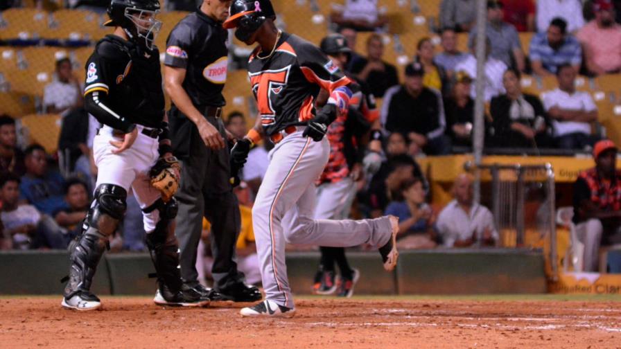 Toros aseguran el primer lugar de la serie regular, ponen en peligro a las Águilas