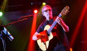 Pedro Guerra entregará guitarra autografiada a seguidor dominicano