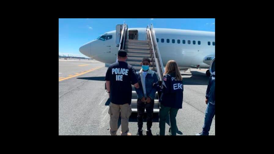 EE.UU. deporta dominicano buscado por homicidio y posesión ilegal de armas en RD