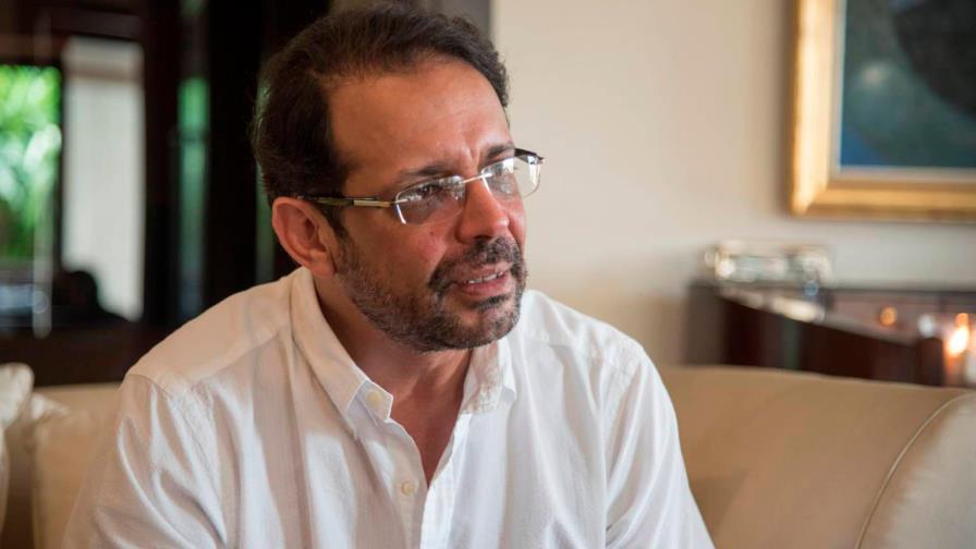 Cardiólogo Pedro Ureña aboga por medidas más fuertes para frenar el avance del COVID-19