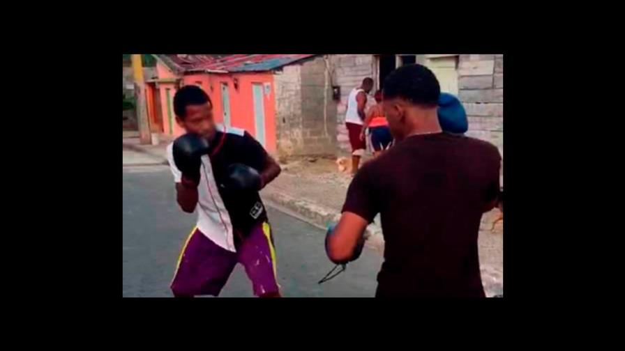 Juez libera y manda al psicólogo joven que mató amigo accidentalmente mientras boxeaban