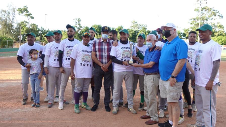 Pempén se corona en el torneo de softbol que la ACD le dedicó a Gustavo Rodríguez Pempén se corona en el torneo de softbol que la ACD le dedicó a Gustavo Rodríguez