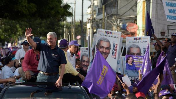 Danilo y Gonzalo encabezan caravana del PLD en la capital Diario