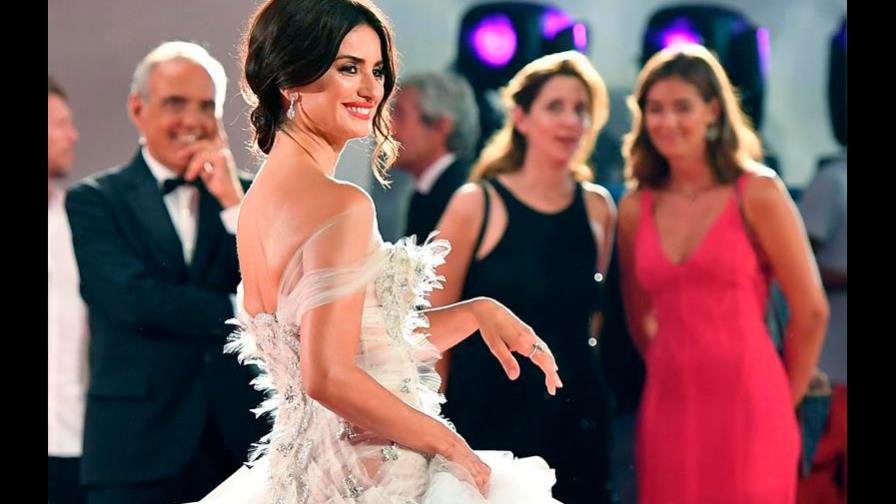 Penélope Cruz reina en la alfombra roja más latina de la Mostra de Venecia