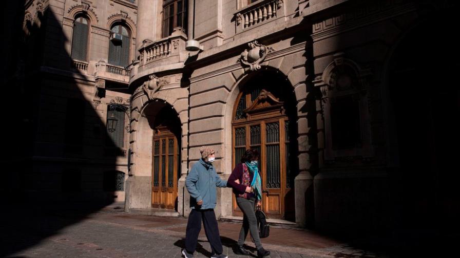 Retiro de pensiones en Chile puede favorece consumo pero perjudicar inversión