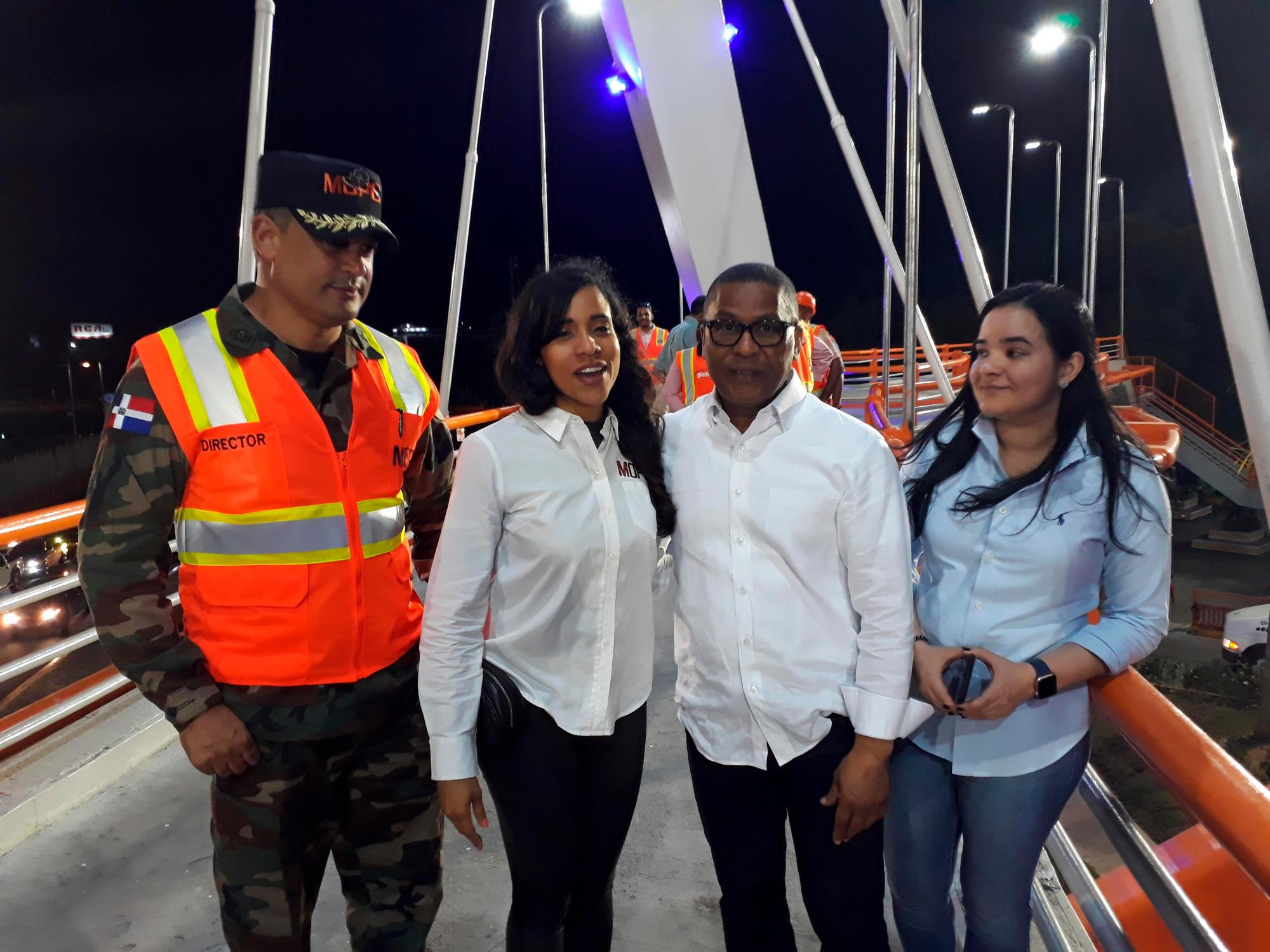 Teniente coronel Douglas Borrell, director de la Comisión Militar y Policial, Sheila Andújar, directora de paisajismo de Obras Públicas, Ramón Pepín, ministro de Obras Públicas y Cidenia  Figari, directora técnica de la misma entidad. 