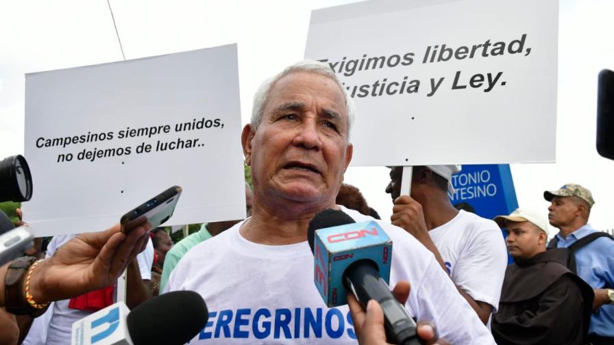 Peregrinos de El Seibo marchan hasta el monumento Fray Antón de Montesinos Peregrinos de El Seibo marchan hasta el monumento Fray Antón de Montesinos