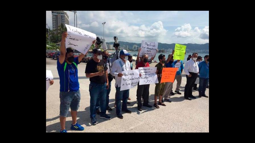 Periodistas mexicanos protestan en Acapulco por el asesinato de un reportero