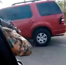 Video de película | Miembros del Ejército persiguen y tirotean a un vehículo