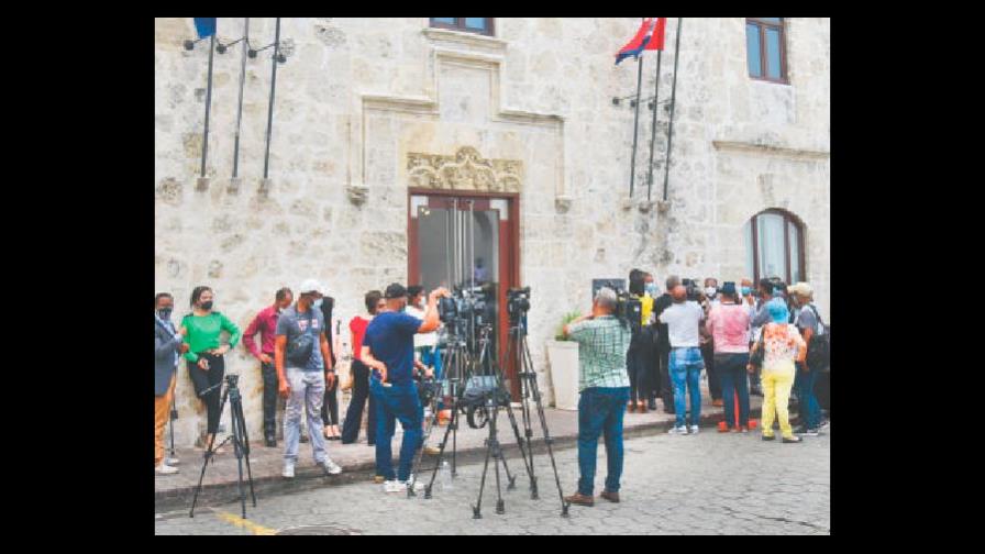 Luis Abinader, bajo presión de grupos de la sociedad civil