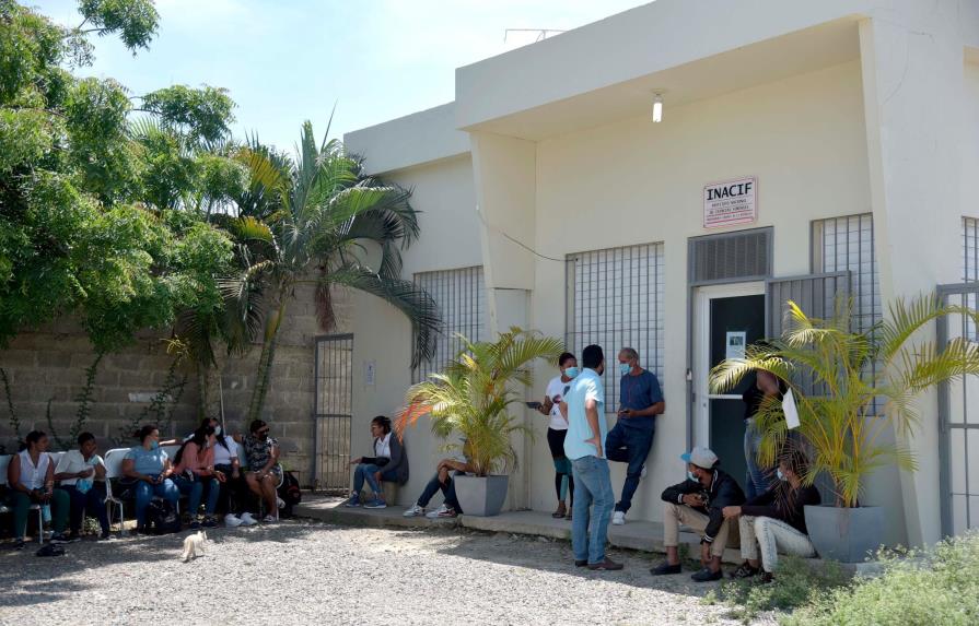 Parientes dicen Inacif de Santiago tardan entre 3 y 4 días para entregarles cadáveres