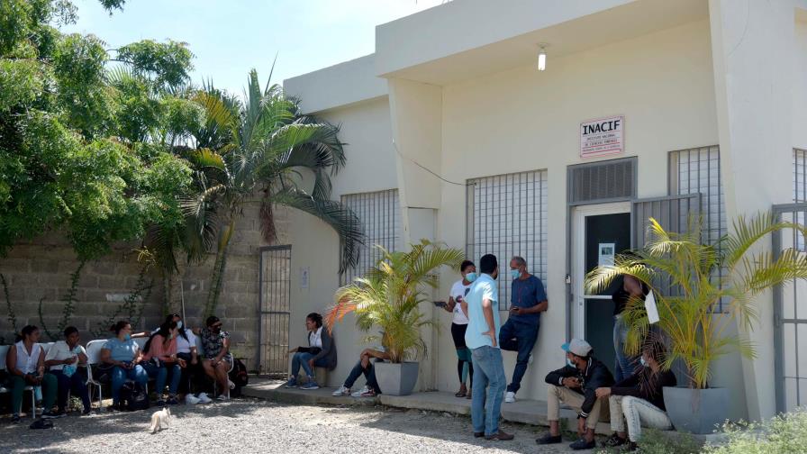 Parientes dicen Inacif de Santiago tardan entre 3 y 4 días para entregarles cadáveres