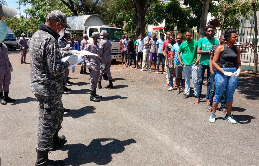 Ministerio de Defensa detiene 380 personas por no portar mascarillas