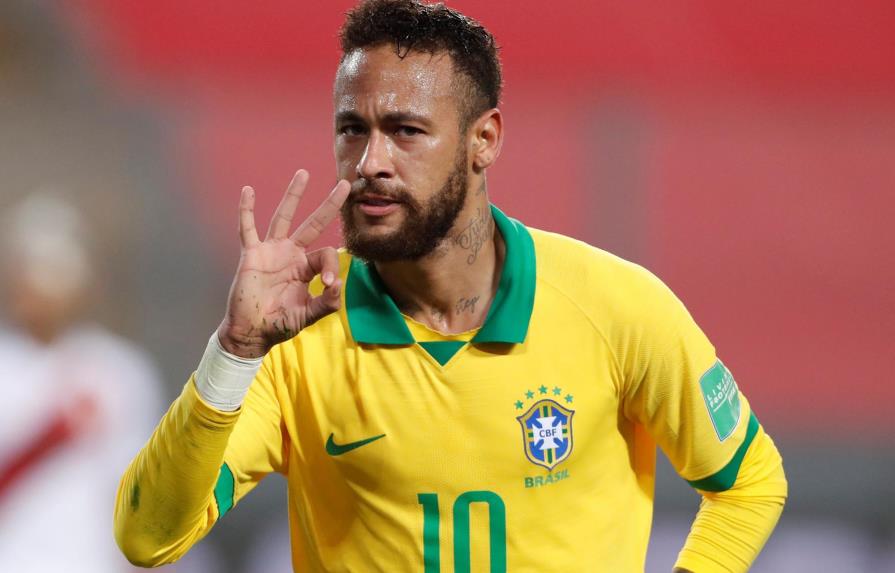 Neymar desquicia a Perú con un hat-trick cargado de polémica
