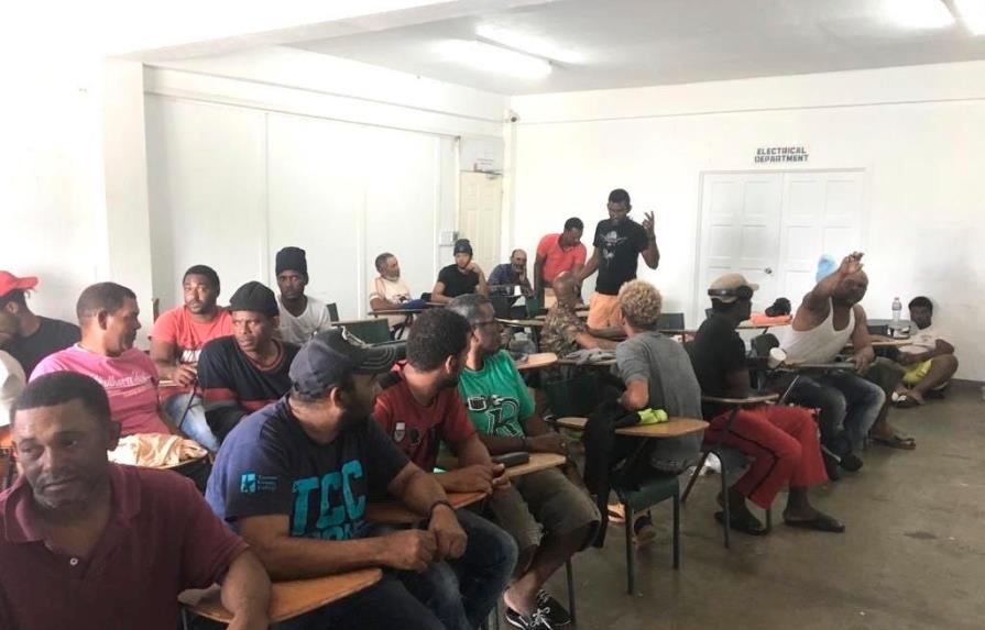 Llegan a República Dominicana otros 17 pescadores tras ser liberados en las Bahamas