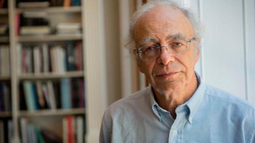 Peter Singer: “Deberíamos repensar el uso de los animales como alimento”