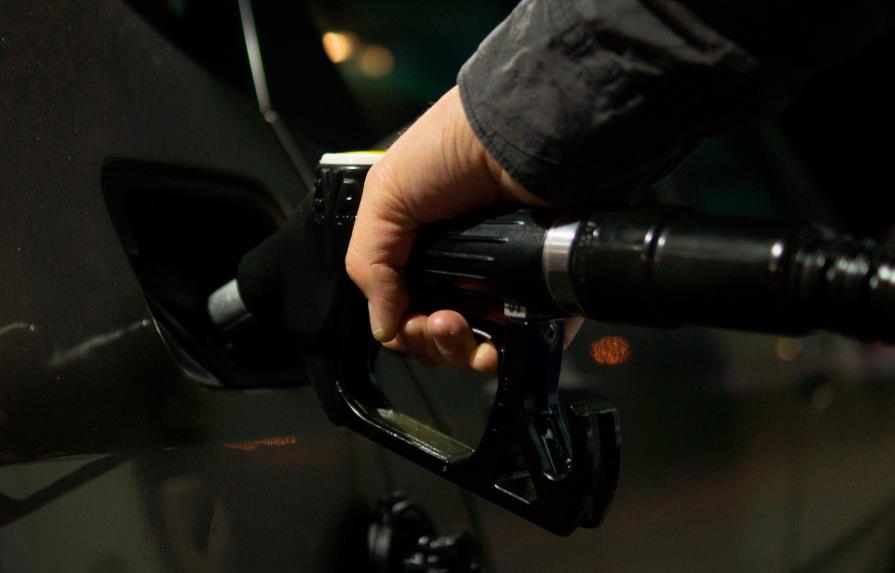 Las gasolinas iban a aumentar más de 19 pesos por galón, según Industria y Comercio