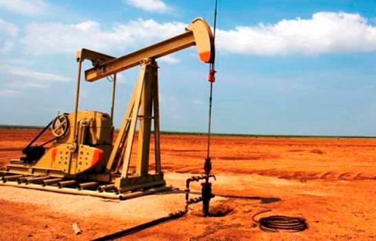 El petróleo de Texas cierra con un descenso del 0,56 %, en 52,91 dólares