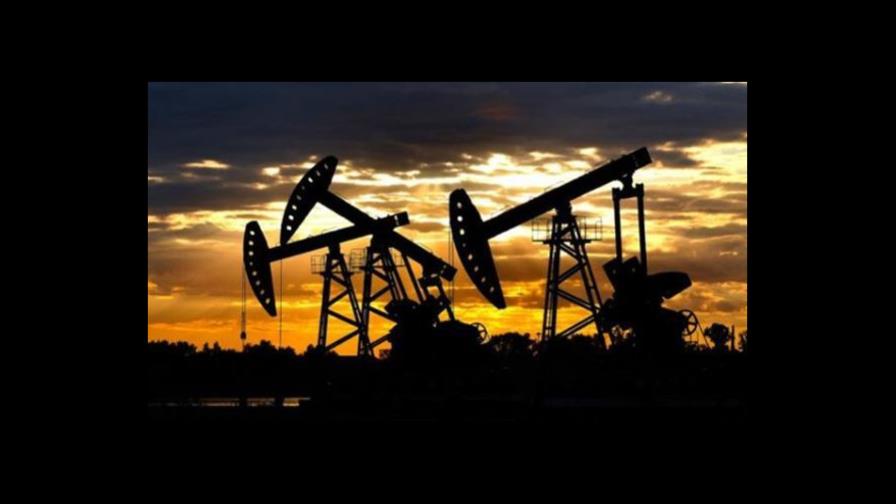 OPEP desafía a Trump pero planea modesta reducción de producción petrolera