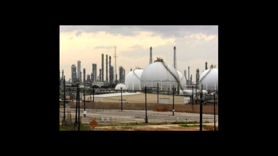 El petróleo Texas se desploma casi un 20 %, hasta mínimos de 1999