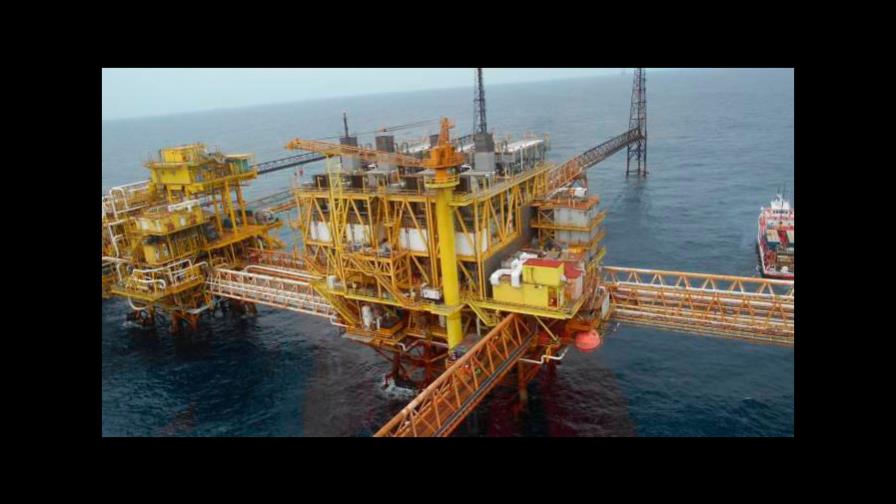 El petróleo de Texas sube un 2.3 % y cierra semana en 69.72 dólares el barril