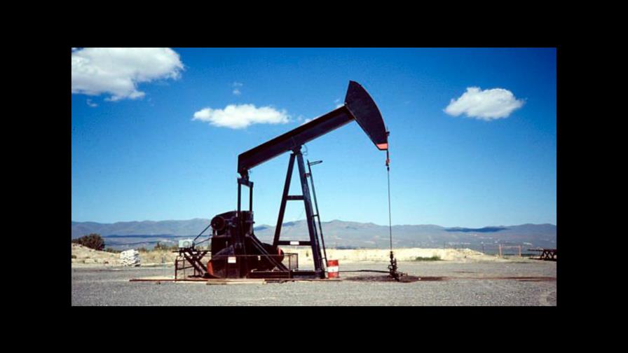 El petróleo de Texas abre un 0,62 % a la baja y se sitúa en 62,76 dólares
