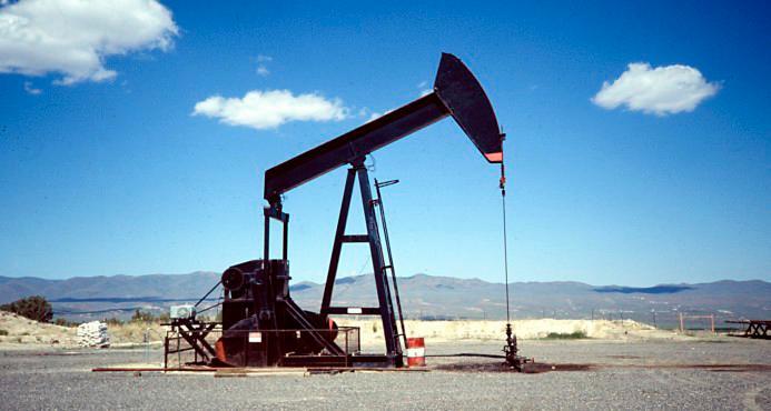 Precio del petróleo de Texas abre semana a US$75.55 el barril