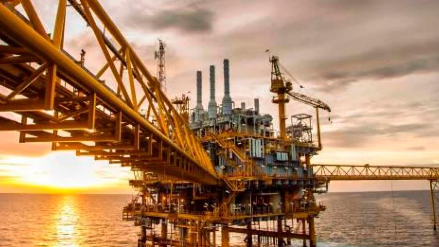 El petróleo de Texas sube un 2 %, hasta 57,97 dólares el barril