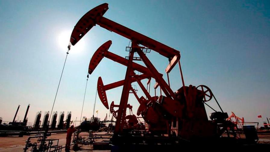 Petróleo de Texas abre con bajada de 2,73 % por caída histórica de la demanda