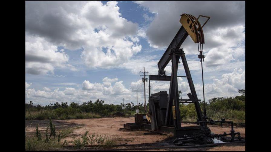 Petróleo de Texas se desploma un 10.26 % por miedo al exceso de oferta