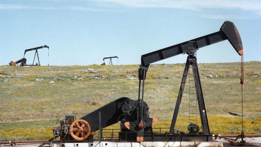 Petróleo de Texas sube un 2.37 % por posibles recortes tras aumento de inventarios