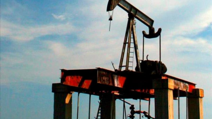 El barril de la OPEP cae hasta 14,19 dólares, su valor más bajo en el milenio