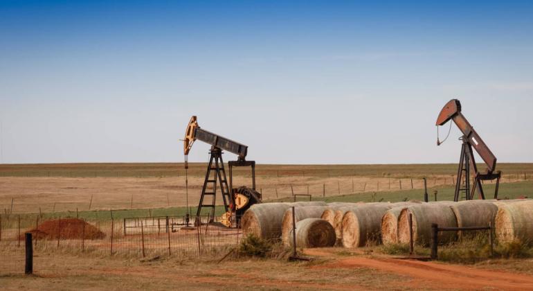 El petróleo de Texas cede un 2 % por las perspectivas económicas pesimistas de la Fed