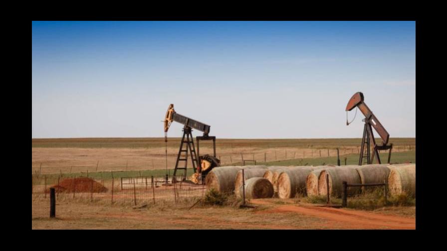 El petróleo de Texas cede un 2 % por las perspectivas económicas pesimistas de la Fed