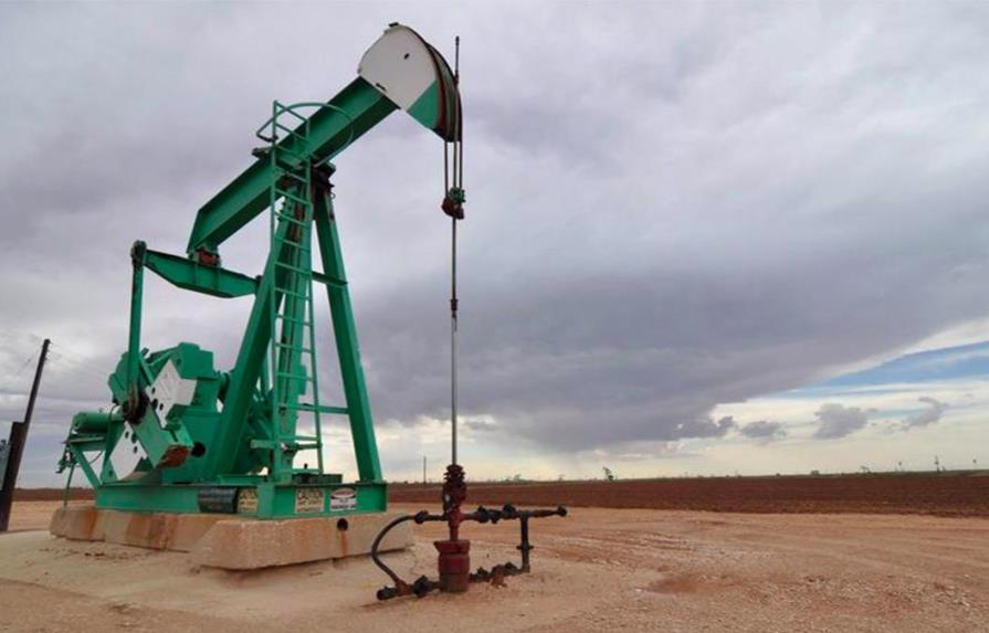 El petróleo de Texas baja un 3.36 % por corrección de mercado e incertidumbre