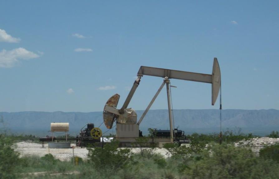 El Texas sube un 3.93 % y se mantiene a la espera de extensión de la OPEP