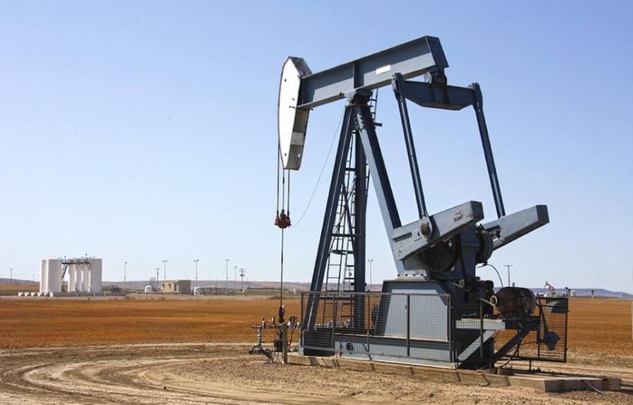 El Texas sube un 4 % por repunte de la demanda y cumplimiento de países OPEP+