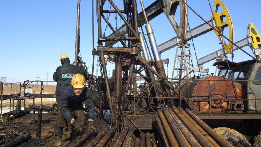 Petróleo de Texas sube un 2.3 % por revisión al alza de demanda de crudo