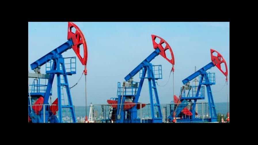 El petróleo de Texas baja un 1.69 % por subida de reservas y miedo al virus