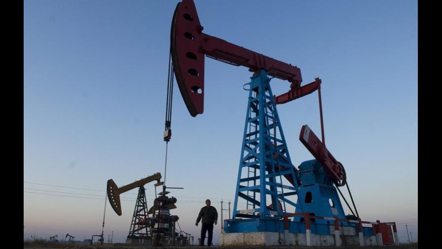 Petróleo de Texas sube un 2.3 % por estímulo y recuperación de la demanda