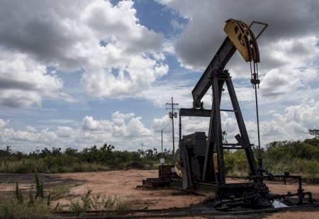 Petróleo de Texas baja un 2.01 % por temor a ralentización de la recuperación
