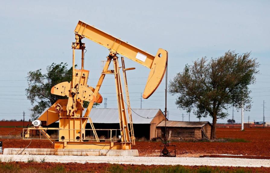 El petróleo de Texas abre con alza del 0.92 % aupado por debilidad del dólar